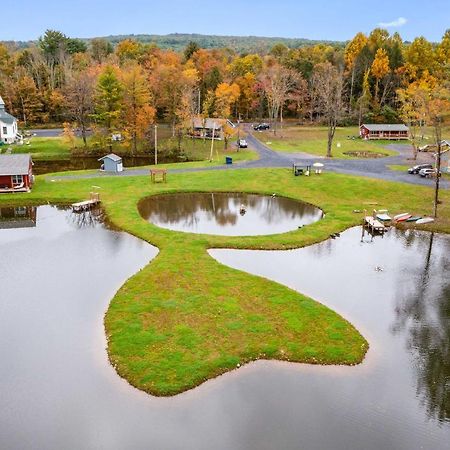 Lakefront Villa With Game Room And Dock In Saylorsburg Exteriör bild