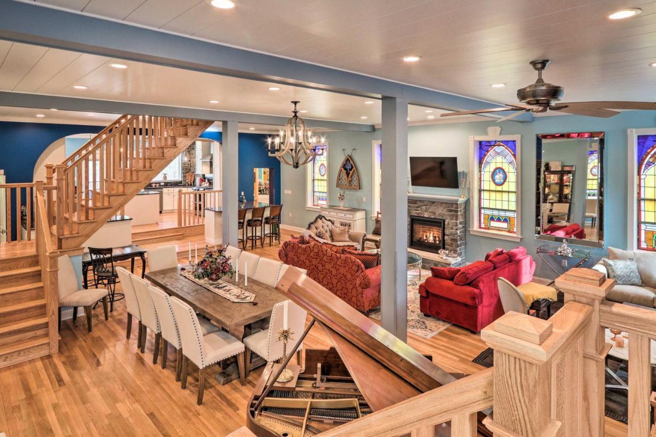 Lakefront Villa With Game Room And Dock In Saylorsburg Exteriör bild