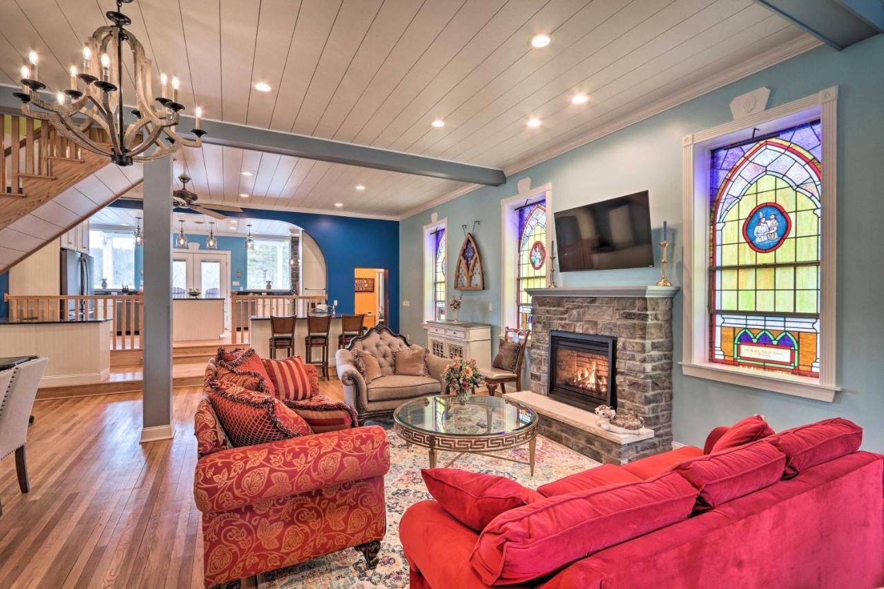 Lakefront Villa With Game Room And Dock In Saylorsburg Exteriör bild