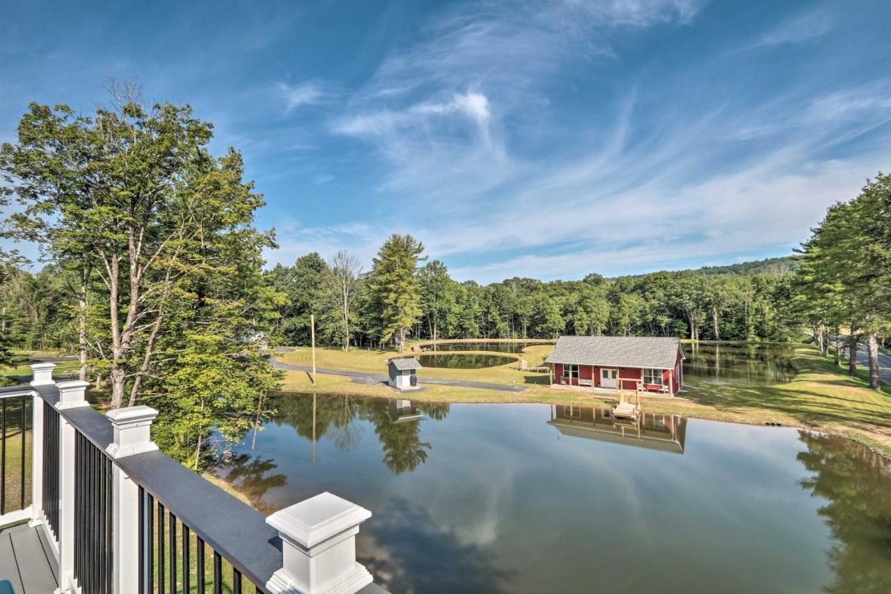 Lakefront Villa With Game Room And Dock In Saylorsburg Exteriör bild