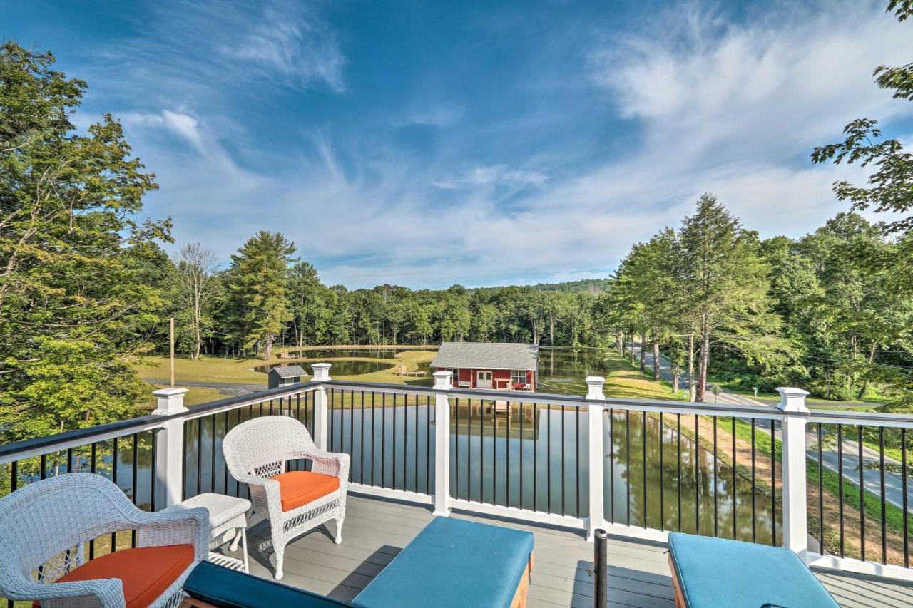 Lakefront Villa With Game Room And Dock In Saylorsburg Exteriör bild