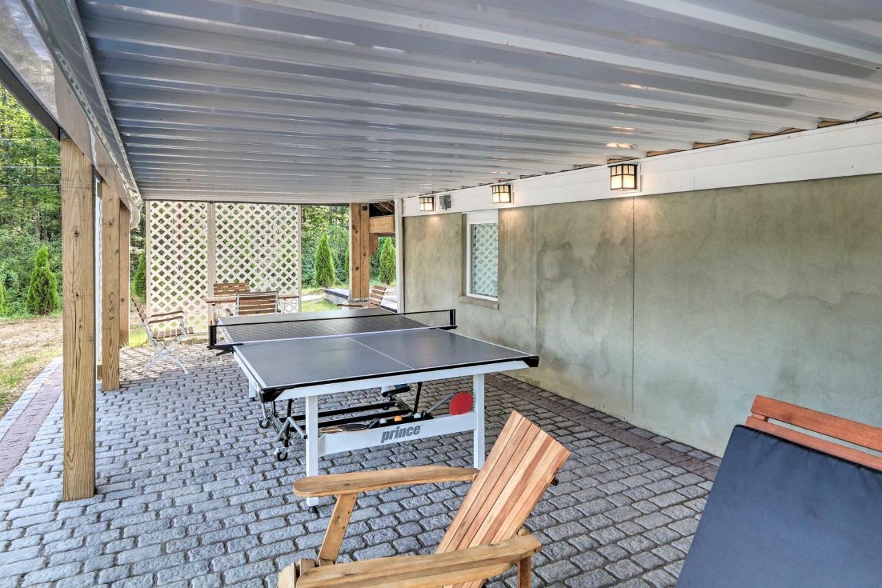 Lakefront Villa With Game Room And Dock In Saylorsburg Exteriör bild