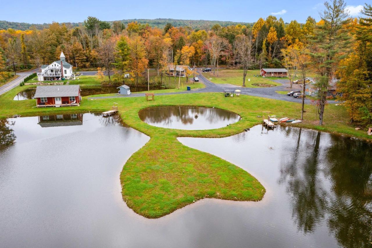 Lakefront Villa With Game Room And Dock In Saylorsburg Exteriör bild