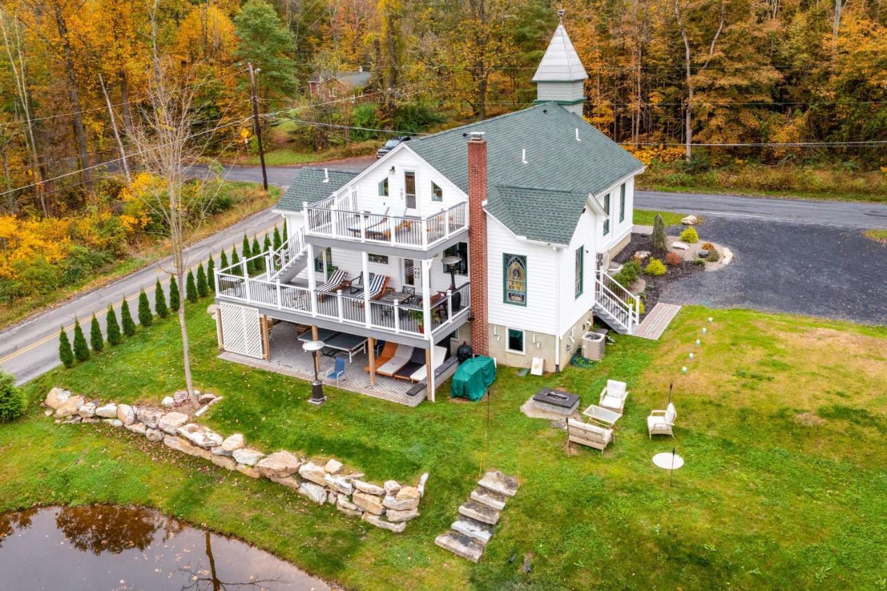 Lakefront Villa With Game Room And Dock In Saylorsburg Exteriör bild